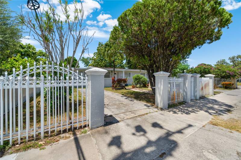 3 bedroom SingleFamilyResidence at 3035 NW 83 St, Anderson Heights, Miami — photo 3