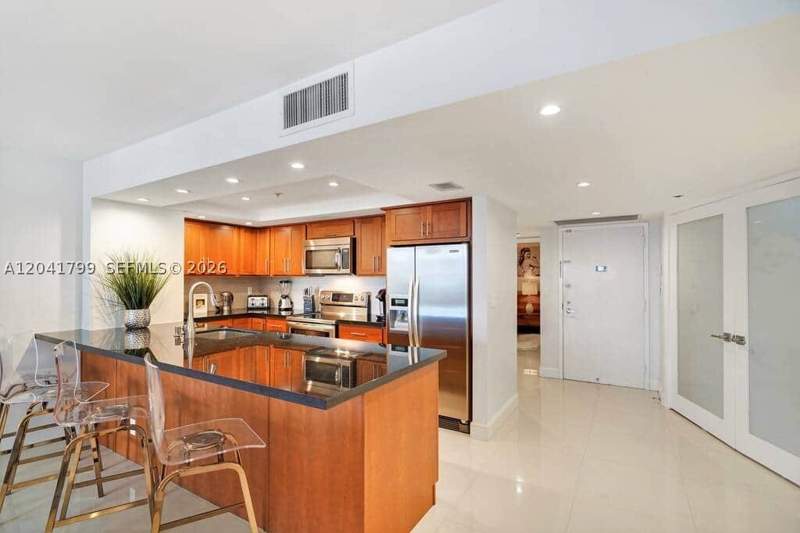 4 bedroom Condominium at 1717 N Bayshore Dr A-2056, Venetia Condo, Miami — photo 4