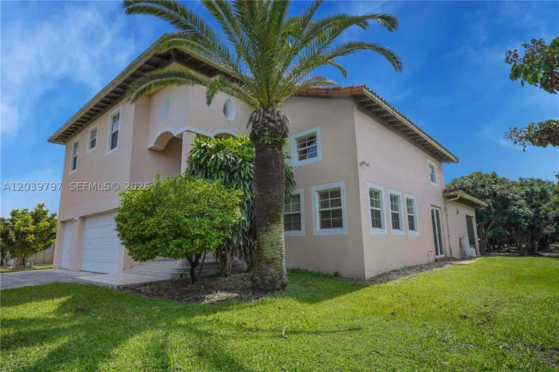 5 bedroom SingleFamilyResidence at 33300 SW 202nd Ave, Miami Dade Unincorporated, Homestead — photo 2