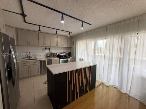 17000 NW 67th Ave 402, Hialeah FL - photo 8 of 33