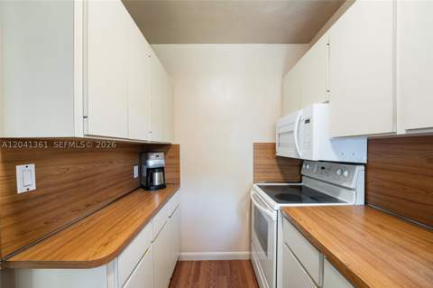 2750 NW 4th St, Miami FL - photo 9 of 39