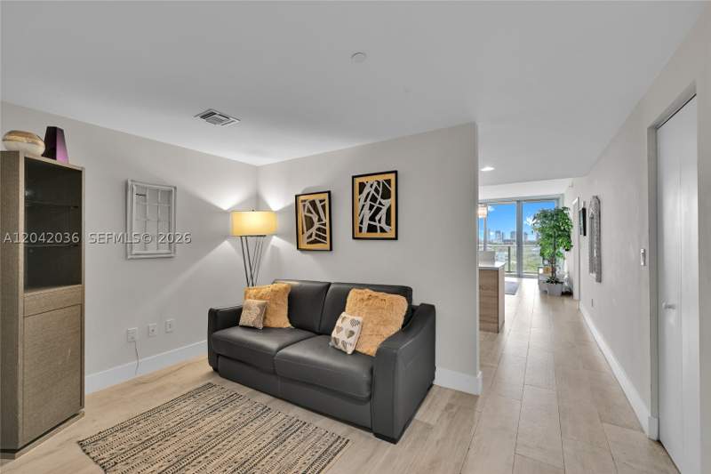 1 bedroom Condominium at 16385 Biscayne Blvd 1020, The Harbour South Condo, North Miami Beach — photo 2