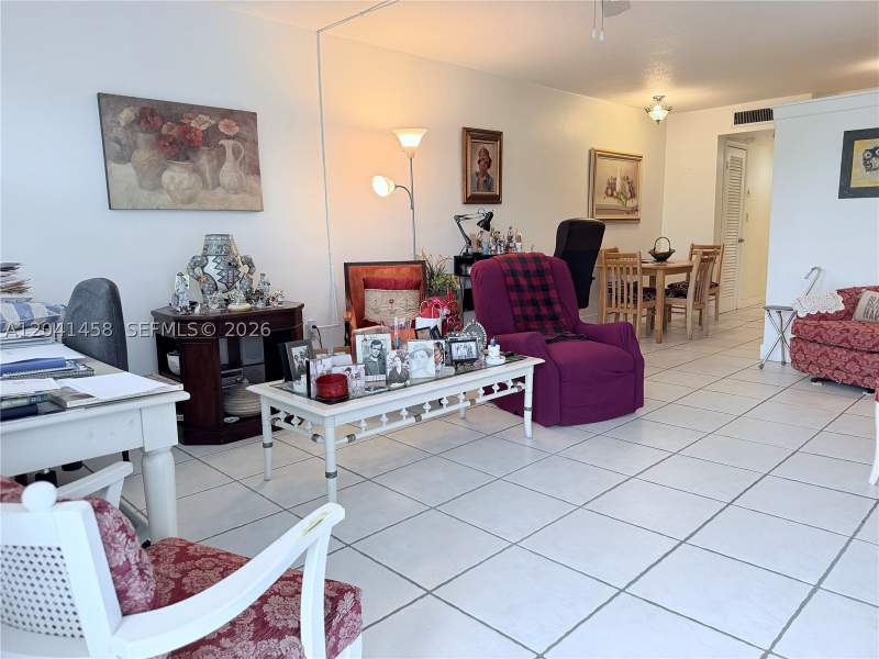 1 bedroom Condominium at 1120 102nd St 21, Golden Key Cndo, Bay Harbor Islands — photo 3