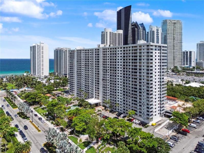 3 bedroom Condominium at 210 174th St 405, Winston Towers 600 Condo, Sunny Isles Beach — photo 2