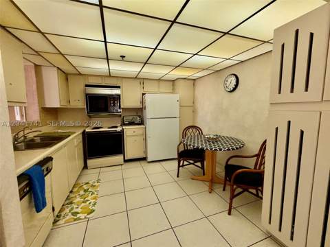 210 174th St 405, Sunny Isles Beach FL - photo 7 of 13