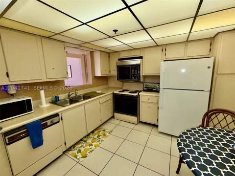 210 174th St 405, Sunny Isles Beach FL - photo 8 of 13