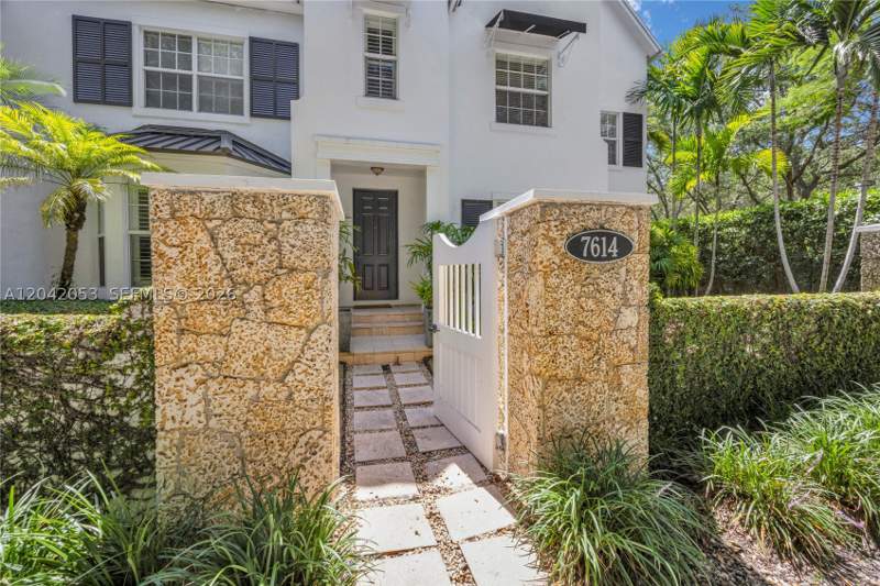 3 bedroom Townhouse at 7614 SW 54th Ave, Pines Manor, Miami — photo 2