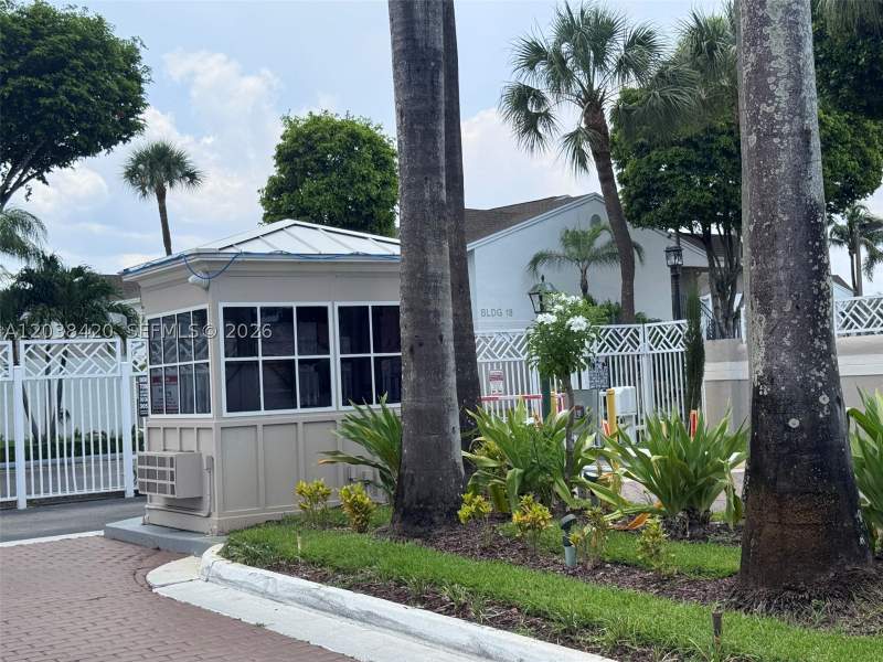 1 bedroom Condominium at 17425 NW 67th Pl N-13, Antigua At Cntry Clubof M, Hialeah — photo 3