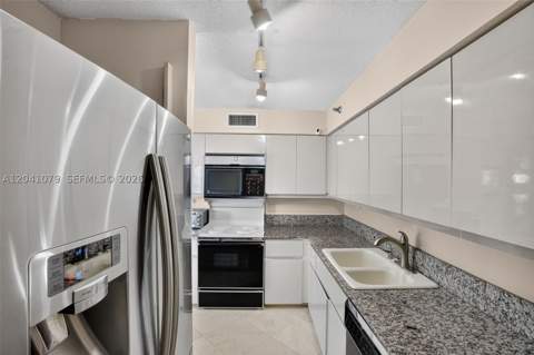 5757 Collins Ave 405, Miami Beach FL - photo 13 of 45
