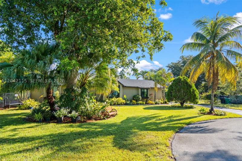 3 bedroom SingleFamilyResidence at 15031 SW 154th Ter, Kings Grant East, Miami — photo 4