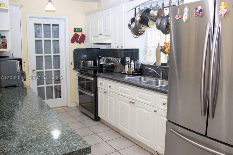 4 bedroom SingleFamilyResidence at 3603 SW 138th Ct, Martin Sub, Miami — photo 5