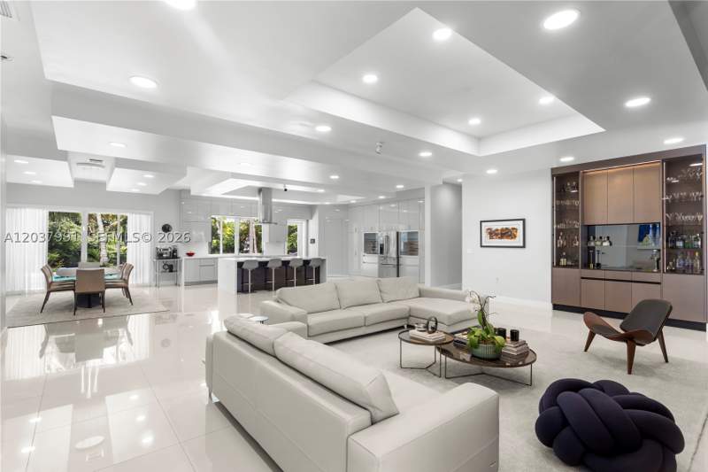 5 bedroom SingleFamilyResidence at 11900 Griffing Blvd, Biscayne Park Estates, Biscayne Park — photo 4