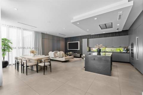 6814 NW 104th Ct, Doral FL - photo 13 of 53