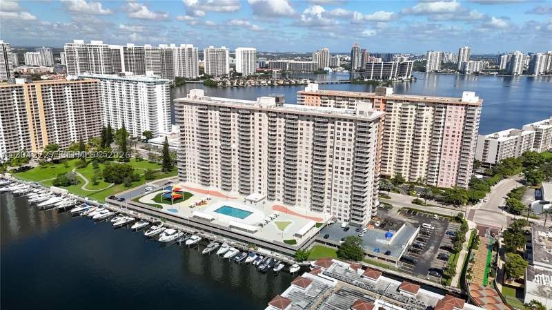 2 bedroom Condominium at 250 174th St 1211, Winston Towers 100 Condo, Sunny Isles Beach — photo 3