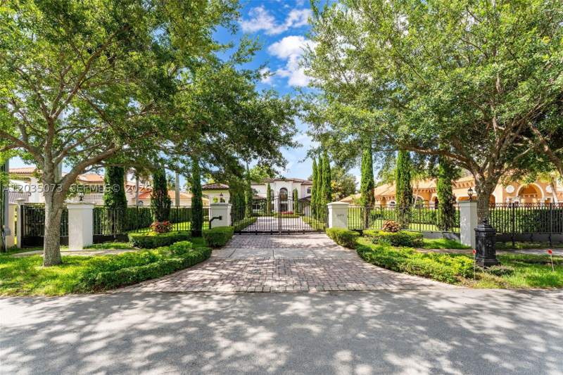 5 bedroom SingleFamilyResidence at 13470 SW 32nd St, J G Heads Farms Sub, Miami — photo 2