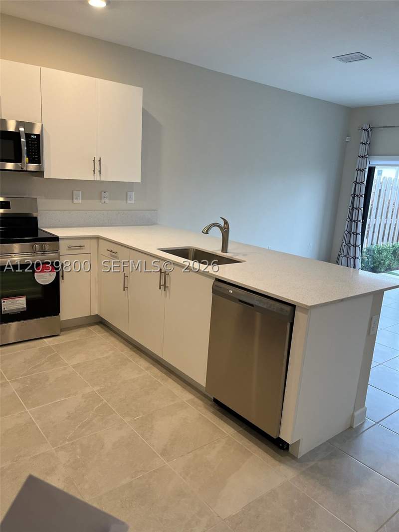 3 bedroom Villa at 11889 SW 245th Ter, Silver Palm RESIDENTIAl, Homestead — photo 5