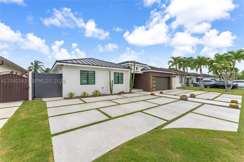 4 bedroom SingleFamilyResidence at 12772 SW 209th St, Michelle Manors, Miami — photo 2