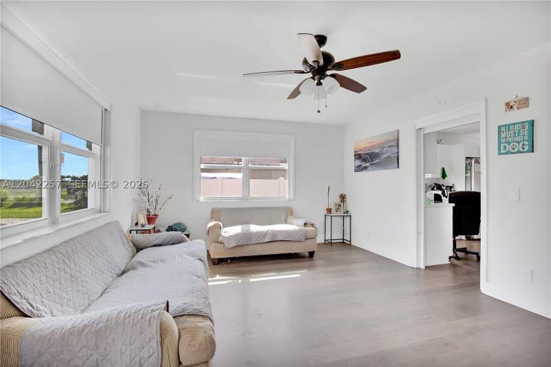3 bedroom SingleFamilyResidence at 11940 SW 212th St, Symmes-Sharman Tract, Miami — photo 3