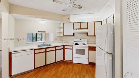 889 Hamilton Dr 889E, Homestead FL - photo 17 of 57