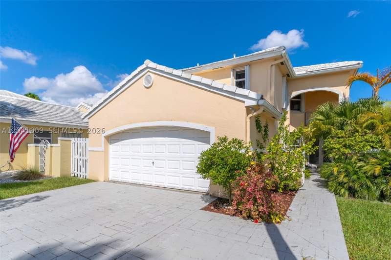3 bedroom SingleFamilyResidence at 4766 SW 154th Ave, Lakes Of The Meadow-Meado, Miami — photo 3