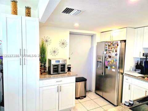 16850 S Glades Dr 2K, North Miami Beach FL - photo 9 of 41