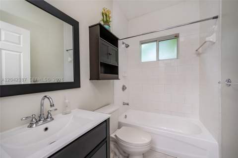 2750 NW 170th St, Miami Gardens FL - photo 13 of 38
