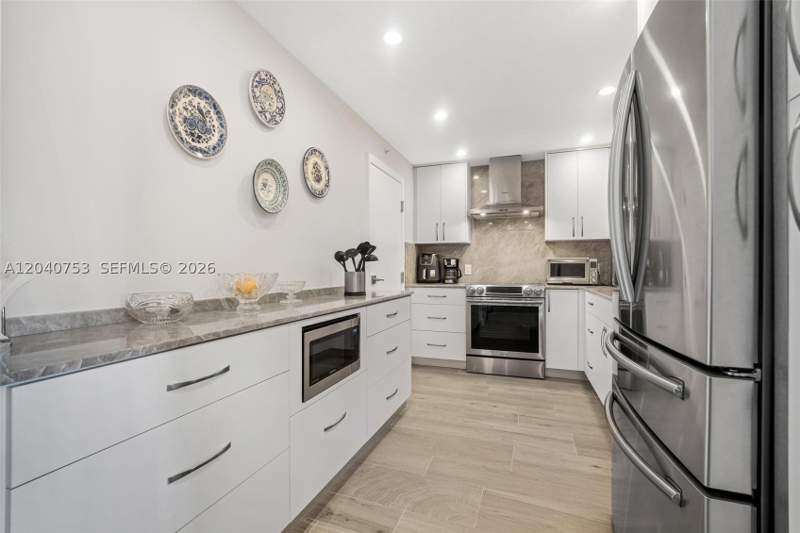 2 bedroom Condominium at 90 Edgewater Dr Ph03, Gables Waterway Towers Co, Coral Gables — photo 5