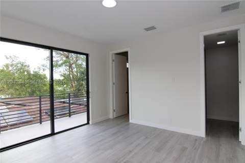 3540 Oak Ave, Miami FL - photo 20 of 28