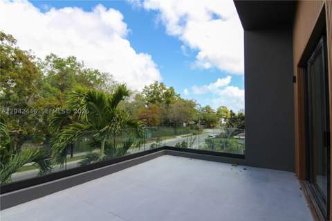 3540 Oak Ave, Miami FL - photo 24 of 28