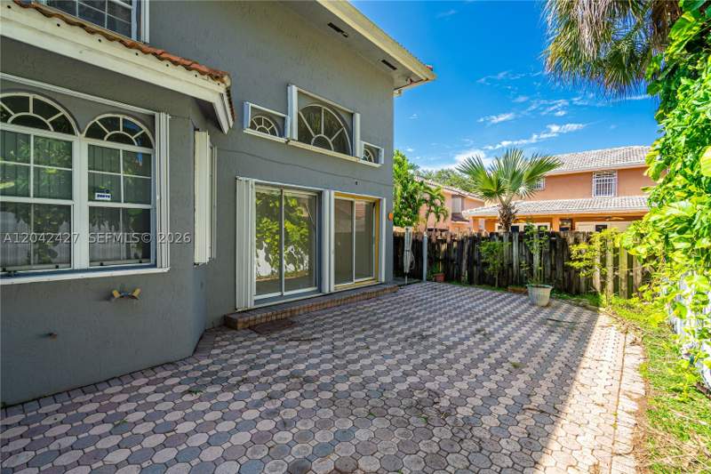 5 bedroom SingleFamilyResidence at 15251 NW 89th Ave, West Lakes Gardens 1st Ad, Miami Lakes — photo 4
