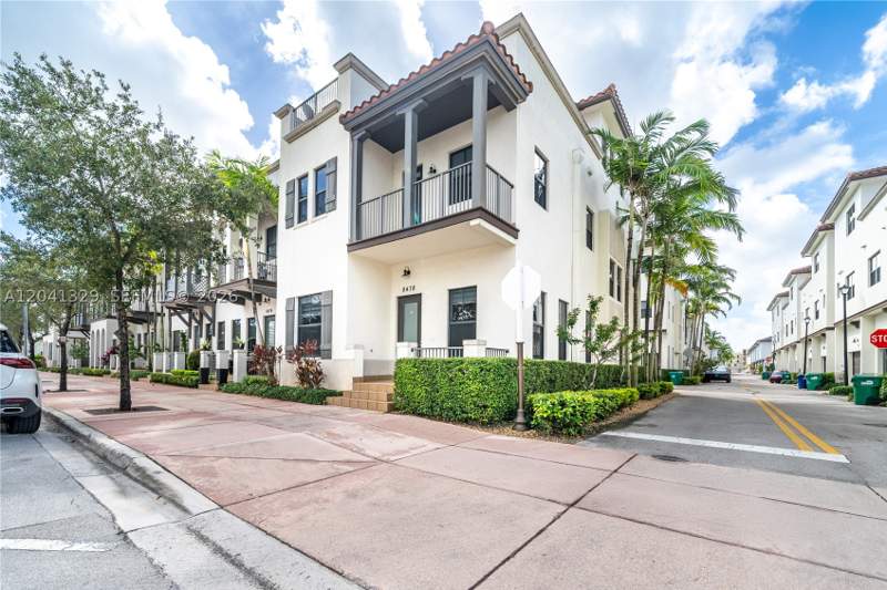 5 bedroom Condominium at 8478 NW 52nd St, Downtown Doral Dutcher, Doral — photo 2