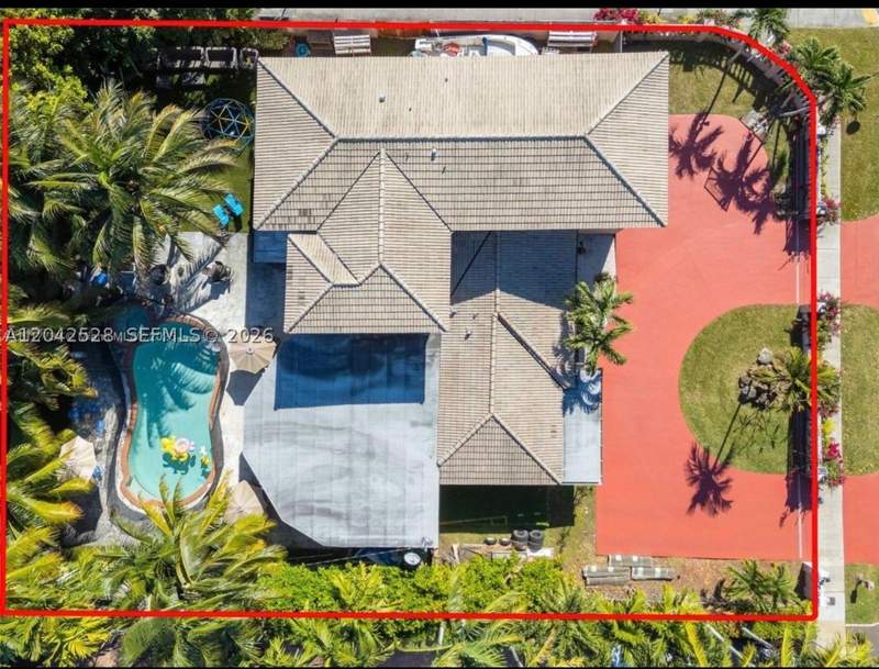 6 bedroom SingleFamilyResidence at 3135 SW 80th Ave, Coral Way Homesites, Miami — photo 2