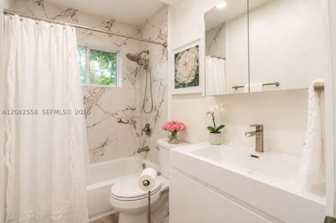 35 Edgewater Dr 107, Coral Gables FL - photo 12 of 23
