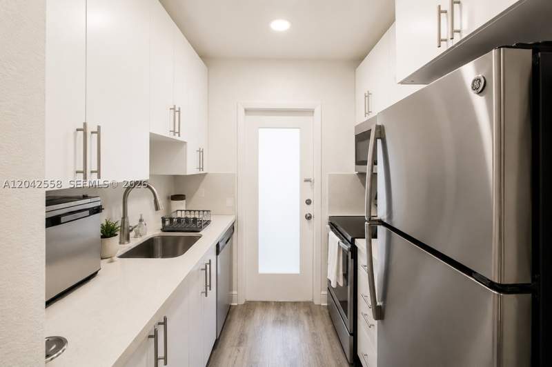 1 bedroom Condominium at 35 Edgewater Dr 107, Edgewater Of Coral Gables, Coral Gables — photo 3