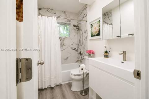 35 Edgewater Dr 107, Coral Gables FL - photo 6 of 23