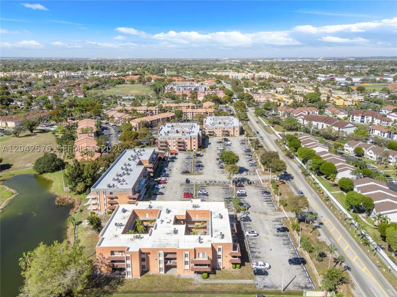 1 bedroom Condominium at 17530 NW 68th Ave C2003, Lakeview Gardens At Miami, Hialeah — photo 4