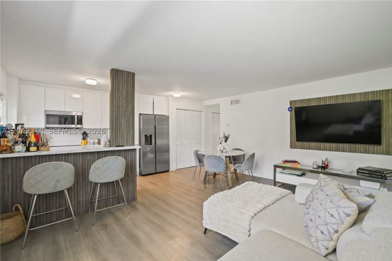 1 bedroom Condominium at 1614 West Ave 203, Twin Towers Condo, Miami Beach — photo 2