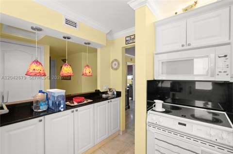 2851 Leonard Dr J210, Aventura FL - photo 6 of 25