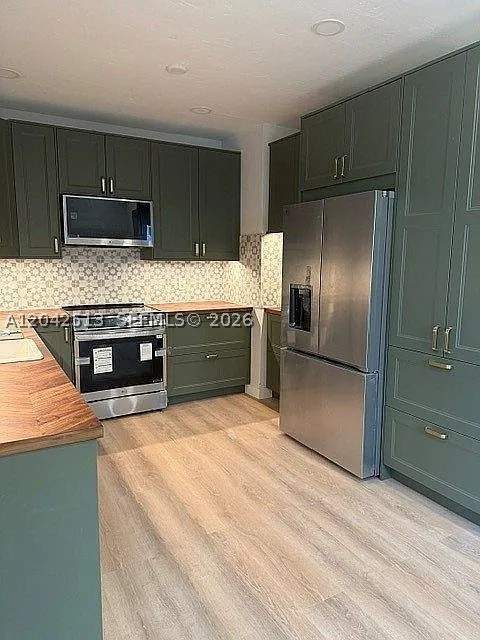 3 bedroom SingleFamilyResidence at 3053 SW 21st St, Auburn Heights, Miami — photo 4