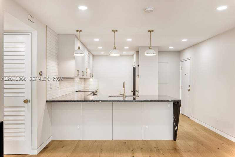 2 bedroom Condominium at 100 Edgewater Dr 142, Waters Edge Of Coral Gabl, Coral Gables — photo 3