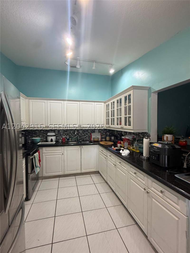 4 bedroom SingleFamilyResidence at 17401 SW 144th Ct, Majestic Homes, Miami — photo 3