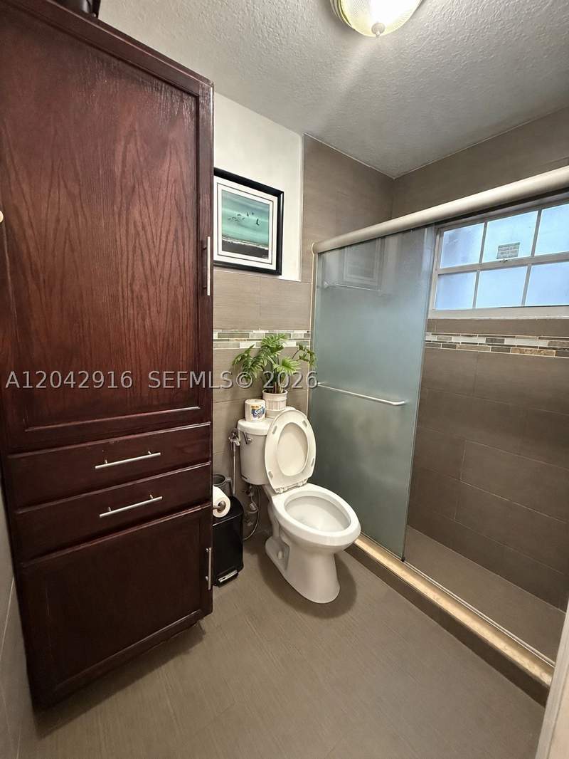 4 bedroom SingleFamilyResidence at 17401 SW 144th Ct, Majestic Homes, Miami — photo 4