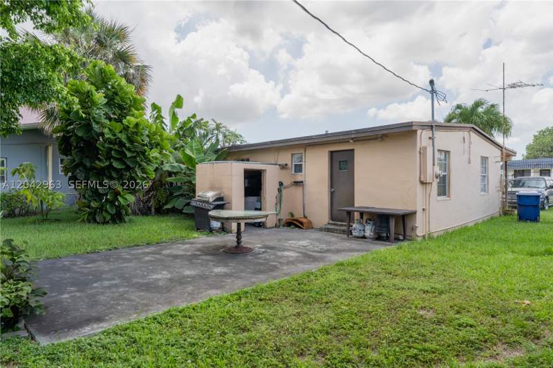 2 bedroom SingleFamilyResidence at 9265 SW 38th St, Central Heights, Miami — photo 2