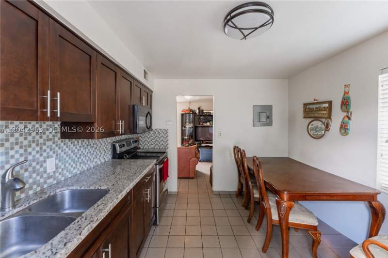 2 bedroom SingleFamilyResidence at 9265 SW 38th St, Central Heights, Miami — photo 5