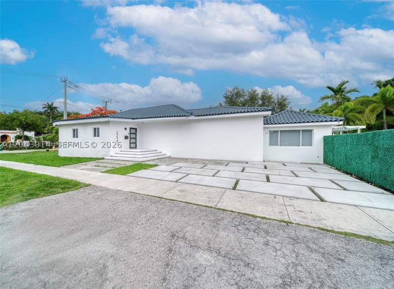 4 bedroom SingleFamilyResidence at 2298 SW 16th Ave, Woodside, Miami — photo 2