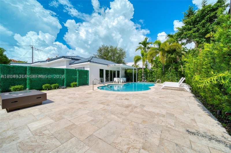 4 bedroom SingleFamilyResidence at 2298 SW 16th Ave, Woodside, Miami — photo 3