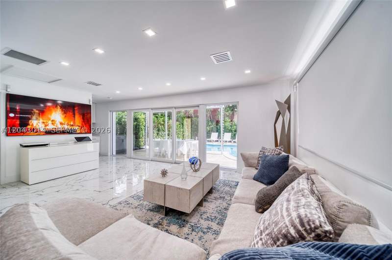 4 bedroom SingleFamilyResidence at 2298 SW 16th Ave, Woodside, Miami — photo 4