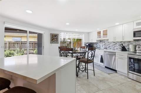 15652 SW 91st Ln, Miami FL - photo 10 of 43