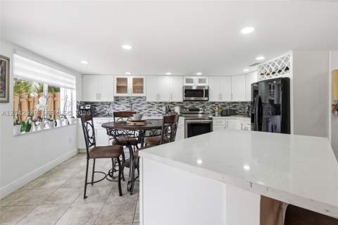 15652 SW 91st Ln, Miami FL - photo 11 of 43