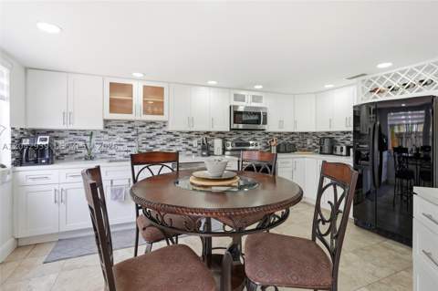 15652 SW 91st Ln, Miami FL - photo 13 of 43